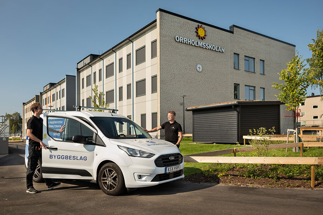 Tekniker och servicebil vid Orrholmsskolan Karlstad